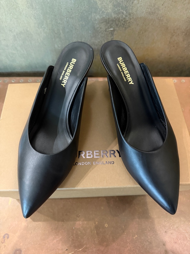 Burberry Black Leather Pointed-Toe Mules